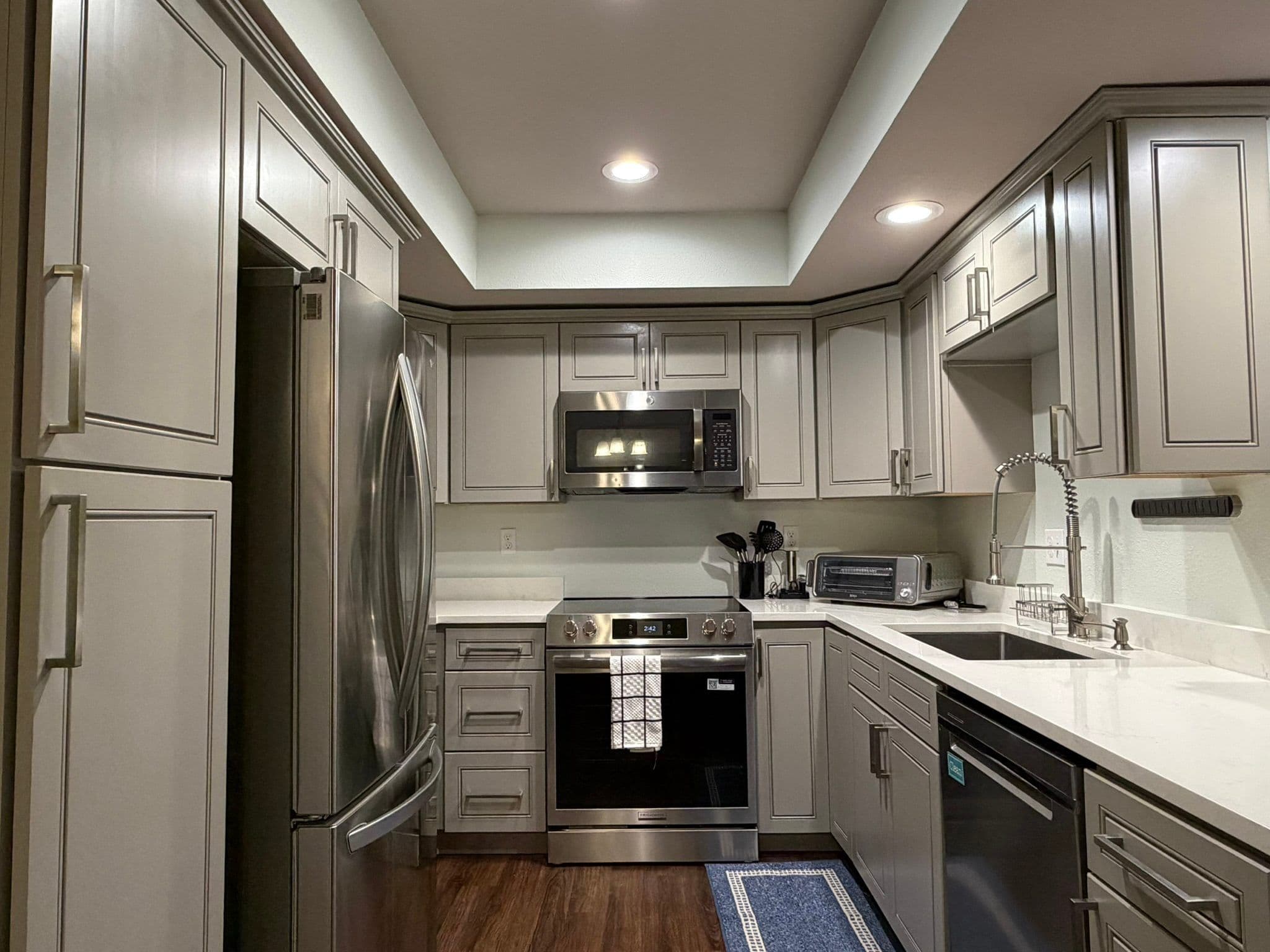 A King Bed 2BR Condo • DT Bellevue •Free Parking