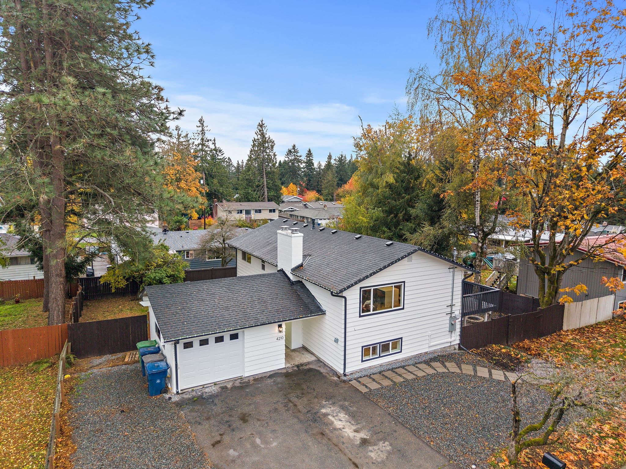 Lynnwood Luxury 6BR Home | Modern & Spacious Stay