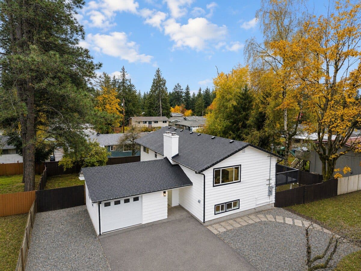 Lynnwood Luxury 6BR Home | Modern & Spacious Stay